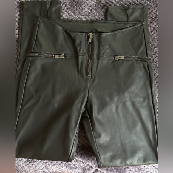 Women’s sz 10 pleather moto-style pants - Picture 5 of 5